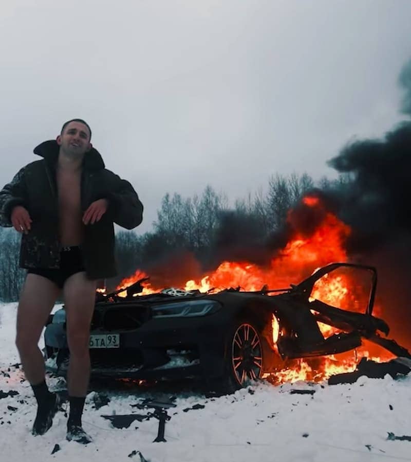 俄罗斯的网红 Mikhail Litvin 炸毁 BMW 车款